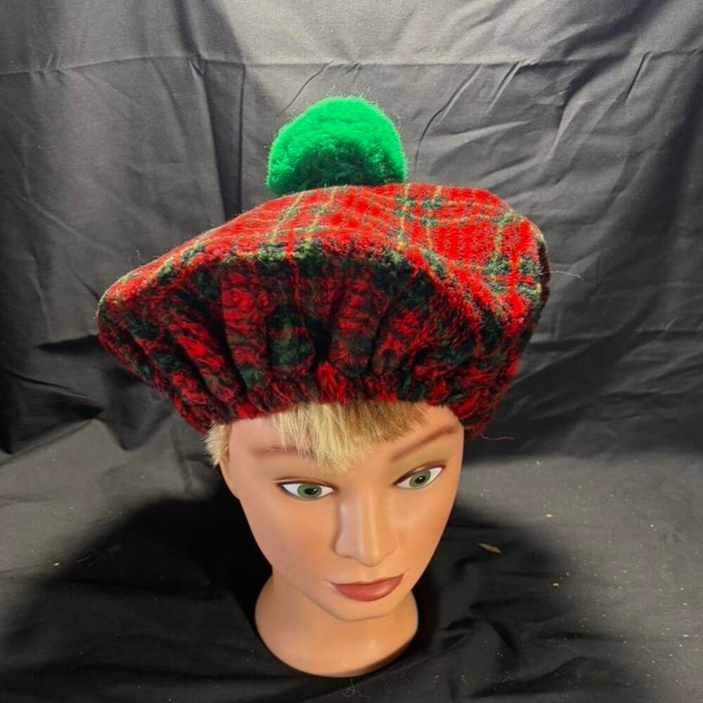 🚨 VINTAGE Scottish 100% Wool Red & Green Plaid Beret Hat Cap w/ Green Pom Pom.